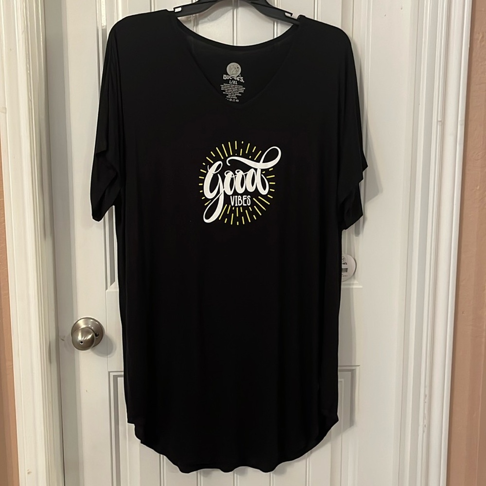 Buc-ee's Black W/Yellow Oversize Cover Up GOOD VIBES Tee NWT Size L/XL ❤️❤️